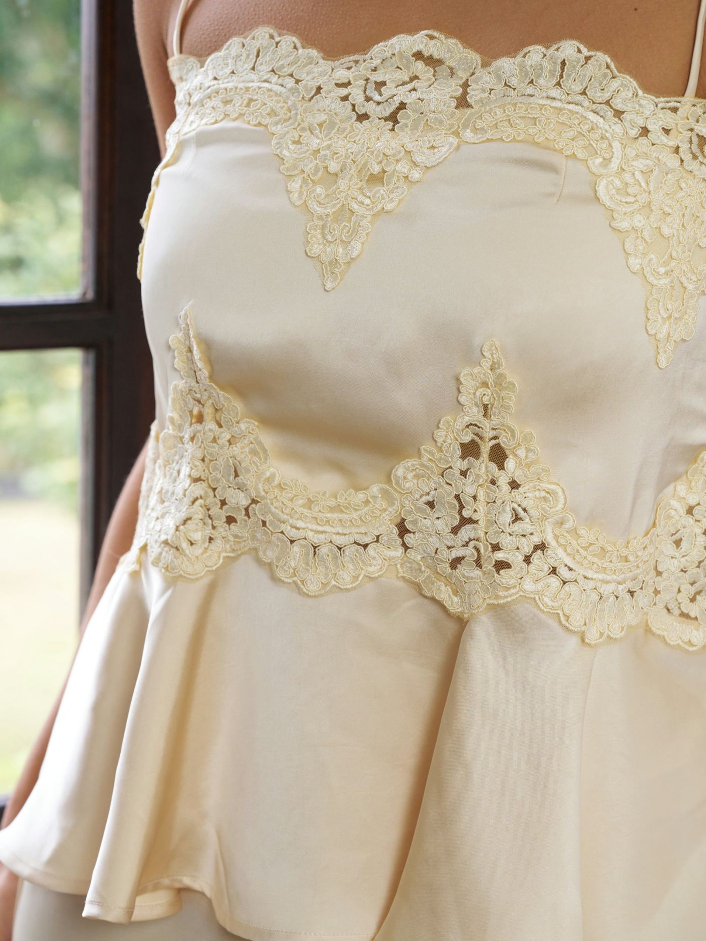 KAELA HEAVY SATEEN LACE TOP