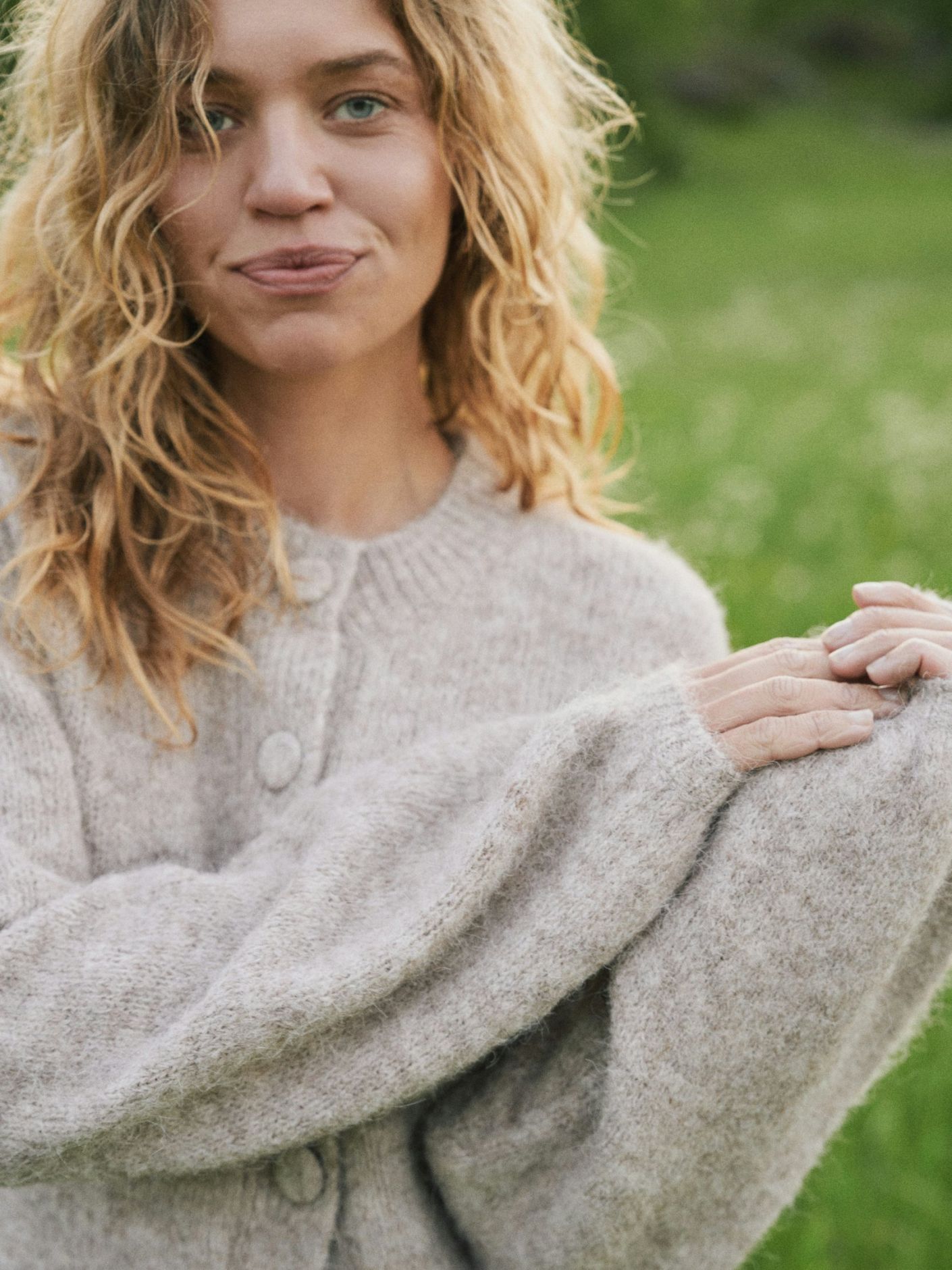 GIO FLUFFY KNIT CARDIGAN