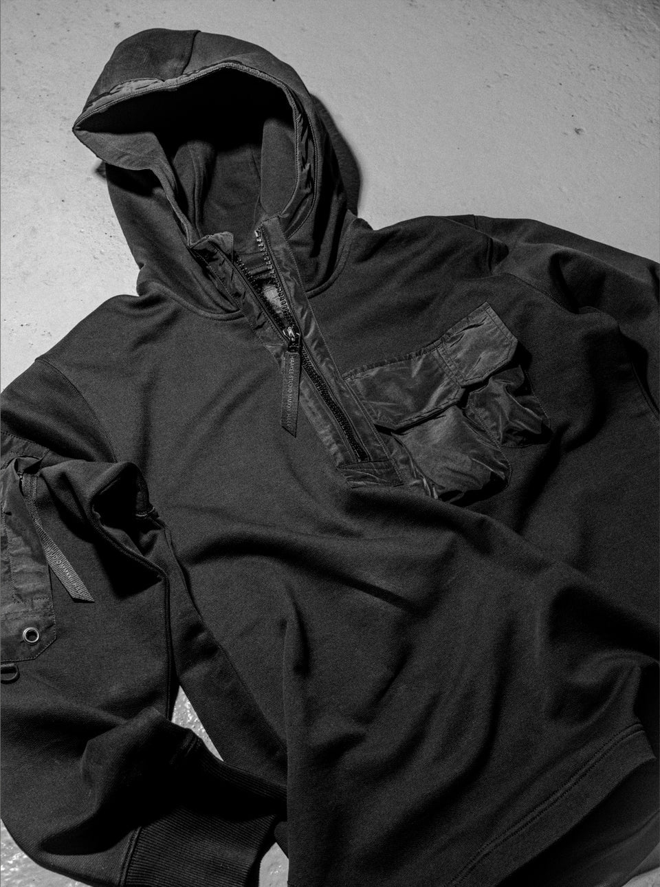 HALF ZIP HOODIE